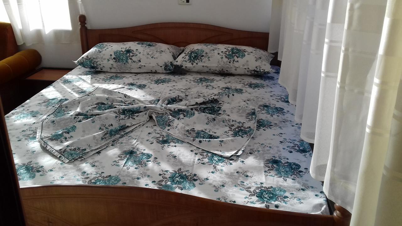 Kruja Hostel Екстер'єр фото