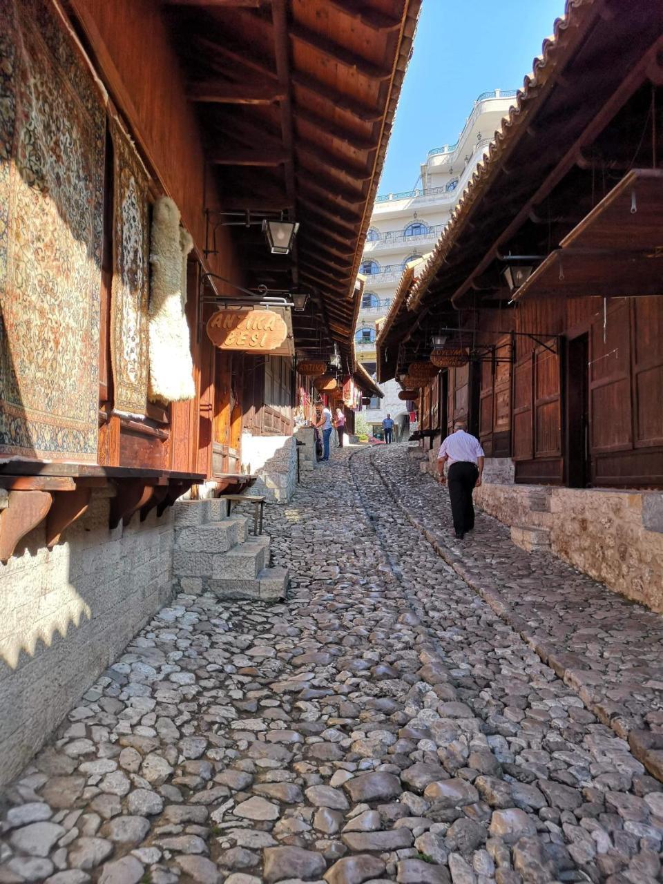 Kruja Hostel Екстер'єр фото