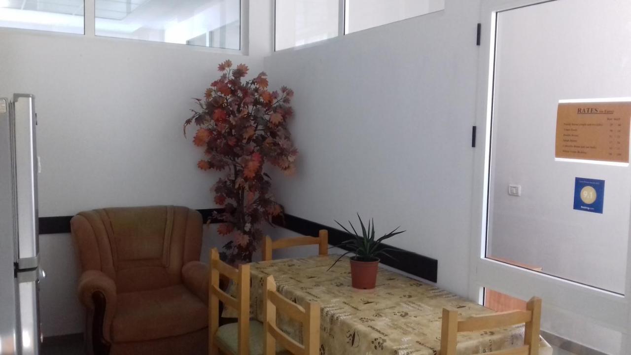 Kruja Hostel Екстер'єр фото
