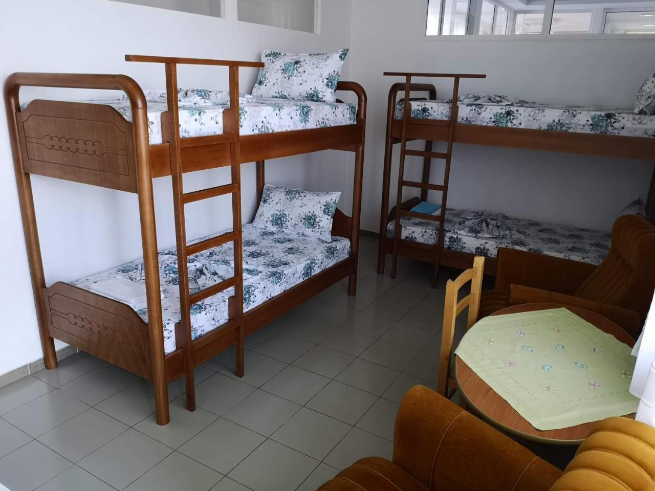 Kruja Hostel Екстер'єр фото